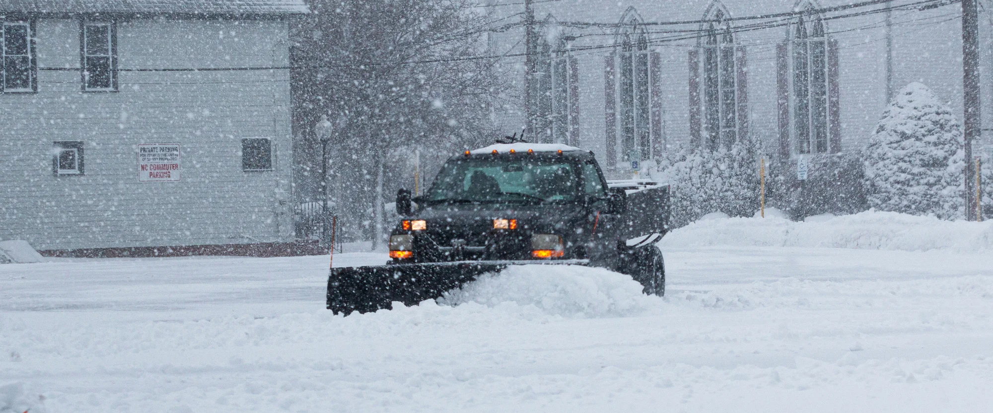 Service de déneigement avec chasse neige ou deneigeuse à Magog en Estrie.